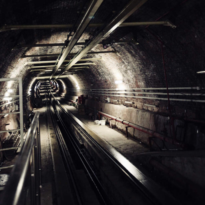 无人,方图,室内,白天,正面,路,铁路,金属制品,一排,阴影,整齐,光线,隧道,金属,影子,灯光,轨道,交通,铁轨,排列,运输,地道,队列,彩图