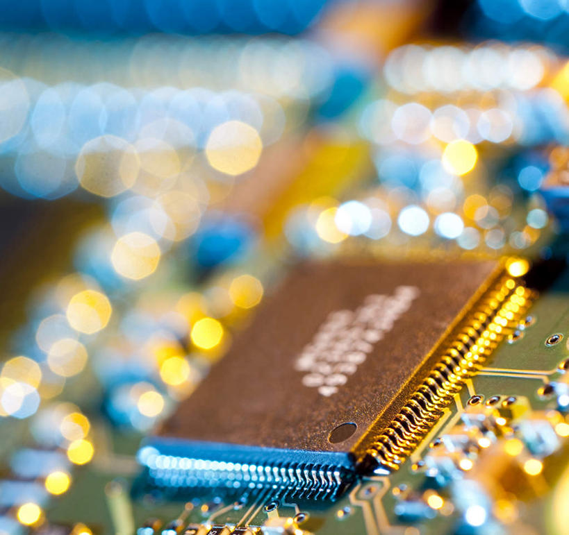 心脏,无人,横图,俯视,室内,特写,白天,阴影,朦胧,模糊,光线,电路板,影子,灯光,庞大,芯片,复杂,中央处理器,运算,核心,处理器,繁杂,计算机,彩图,高角度拍摄