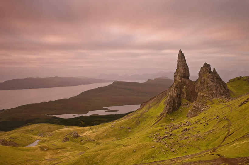 无人,横图,俯视,室外,白天,长时间曝光,旅游,度假,草地,草坪,岛屿,海浪,海洋,美景,山,山脉,植物,英国,欧洲,岛,景观,浪花,山顶,山峰,朝霞,晨曦,黎明,山峦,娱乐,苏格兰,草,绿色,阳光,自然,海水,群山,享受,休闲,景色,放松,西欧,自然风光,大不列颠,海景,大不列颠及北爱尔兰联合王国,大不列颠联合王国,日不落英帝国,苏格兰王国,颠峰,极峰,斯凯岛,内赫布里底群岛,斯盖岛,斯嘉岛,大海,风浪,海,海水的波动,近岸浪,列岛,群岛,涌浪,诸岛,朝阳,彩图,高角度拍摄,破晓