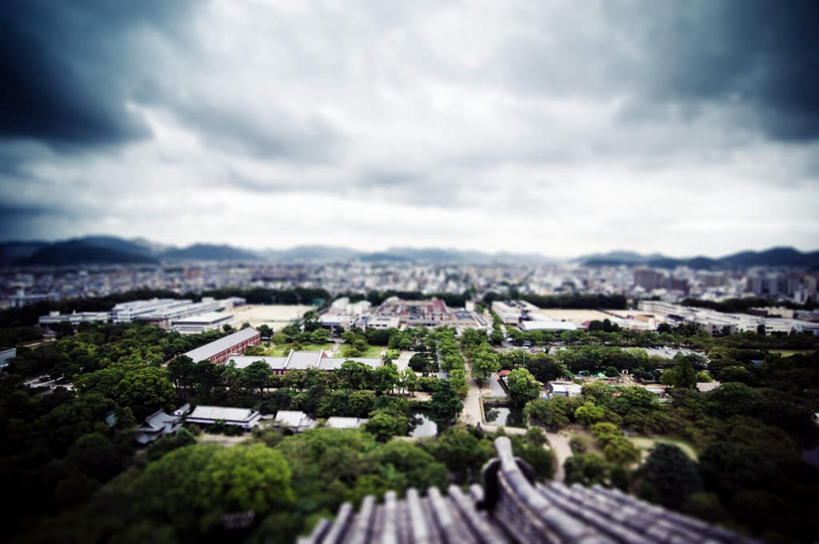 无人,家,横图,俯视,航拍,室外,白天,留白,旅游,度假,美景,山,山脉,植物,日本,亚洲,阴影,光线,影子,堡垒,城堡,房屋,屋子,景观,山峰,云,云朵,山峦,云彩,娱乐,楼房,住宅,树,树木,蓝色,绿色,白云,蓝天,天空,阳光,自然,群山,天,享受,休闲,景色,放松,生长,晴朗,成长,要塞,鸟瞰,自然风光,东亚,日本国,移轴,设防,晴空,彩图,高角度拍摄,房子