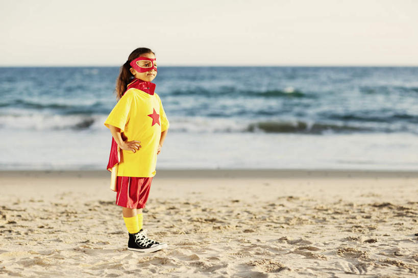 西方人,一个人,站,横图,室外,白天,侧面,纯洁,海浪,海洋,沙滩,欧洲,欧洲人,仅一个年轻女性,仅一个女性,仅一个人,波纹,服装,模糊,沙子,眼镜,海岸,浪花,水平线,星星,辽阔,海平线,涟漪,沙地,注视,休闲装,手叉腰,衣服,蓝色,倒影,蓝天,水纹,天空,海水,波浪,天,叉腰,观察,看,站着,广阔,星形,休闲服,可爱,童年,童趣,服饰,晴朗,观看,一望无际,察看,倒映,双手叉腰,关注,蒙面,五角形,海景,童真,烂漫,无邪,万里无云,水晕,含糊,恍惚,模胡,无边无际,一马平川,依稀,隐约,反照,天真,年轻女性,女人,女性,白种人,大海,风浪,海,海水的波动,海滩,近岸浪,涌浪,晴空,晴空万里,五角星,站立,彩图,全身,水天相接,水天一线