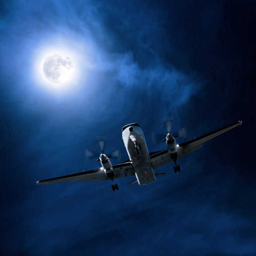 无人,方图,室外,夜晚,仰视,度假,美景,城市风光,城市,飞机,景观,月亮,交通,月光,娱乐,航空,蓝色,蓝天,天空,交通工具,天,享受,休闲,景色,放松,运输,一架,晴朗,明亮,客机,载具,万里无云,皎洁,晴空,晴空万里,彩图,低角度拍摄,一轮