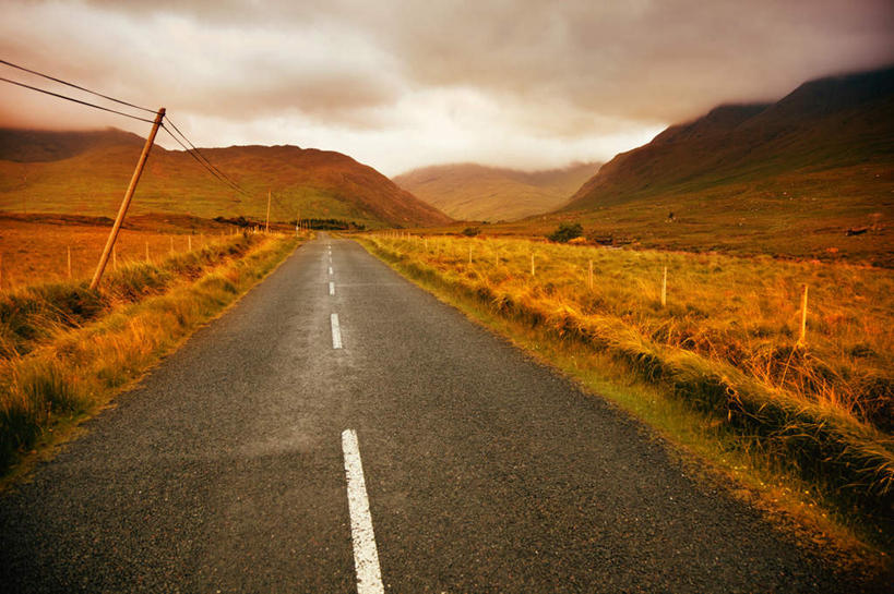 无人,横图,室外,白天,正面,旅游,度假,草地,草坪,美景,山,山脉,植物,道路,路,公路,爱尔兰,欧洲,景观,山峰,晚霞,霞光,云,云朵,交通,山峦,云彩,娱乐,草,树,树木,黄色,绿色,白云,天空,自然,黄昏,群山,天,享受,休闲,景色,彩霞,放松,生长,晴朗,成长,笔直,西欧,自然风光,延伸,爱尔兰共和国,笔挺,夕照,延长,晴空,夕阳,马路,彩图,斜阳