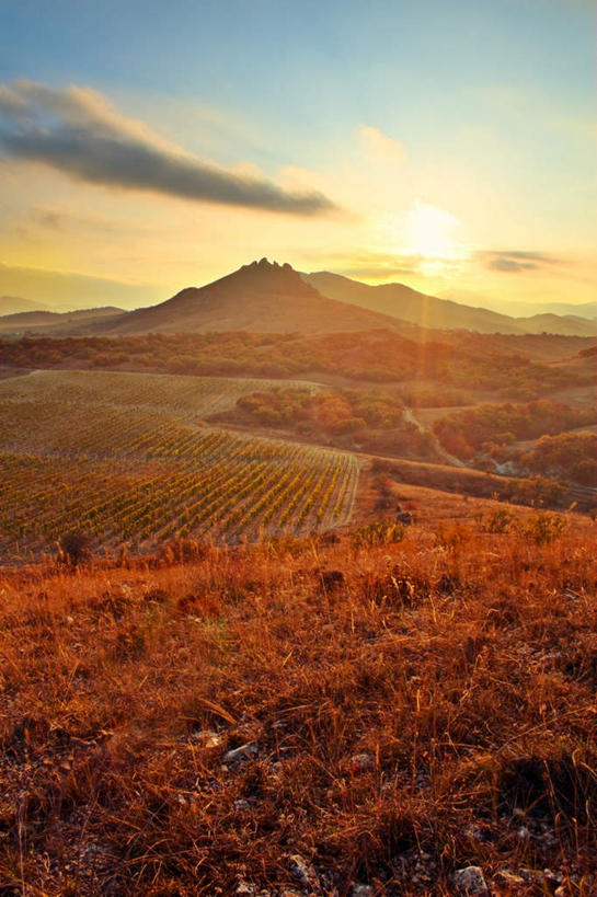 无人,竖图,室外,白天,正面,旅游,度假,日出,美景,秋季,山,山脉,太阳,植物,欧洲,乌克兰,阴影,枯萎,光线,影子,景观,山峰,云,云朵,枯草,朝霞,晨曦,黎明,山峦,云彩,娱乐,草,黄色,蓝色,白云,蓝天,天空,阳光,自然,群山,天,享受,休闲,景色,放松,晴朗,自然风光,东欧,乌克兰共和国,朝阳,晴空,秋,秋天,彩图,破晓