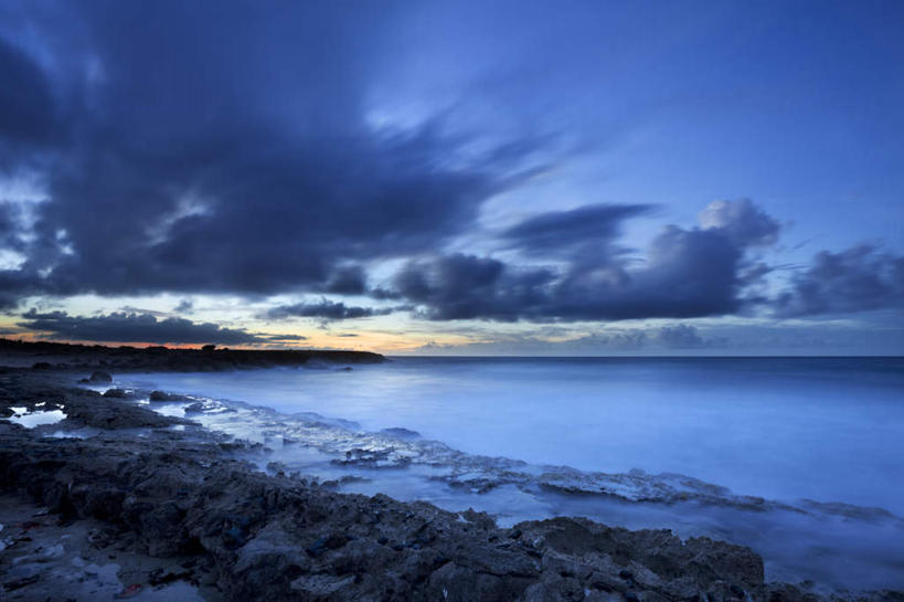 无人,横图,室外,白天,正面,旅游,度假,海浪,海洋,美景,沙滩,沙子,海岸,景观,浪花,水平线,云,云朵,辽阔,海平线,沙地,云彩,娱乐,蓝色,白云,蓝天,天空,自然,海水,天,享受,休闲,广阔,景色,放松,晴朗,一望无际,自然风光,美洲,海景,亚美利加洲,无边无际,一马平川,加勒比,加勒比国家联盟,大海,风浪,海,海水的波动,海滩,近岸浪,涌浪,晴空,彩图,水天相接,水天一线