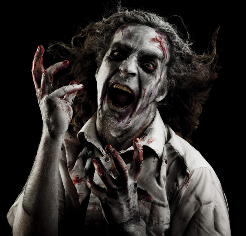 西方人,一个人,站,举,横图,室内,白天,正面,衬衫,欧洲,欧洲人,仅一个男性,仅一个人,仅一个中年男性,黑色背景,服装,注视,休闲装,衣服,观察,看,托,站着,休闲,休闲服,血液,摄影,服饰,影棚,观看,死亡,察看,恐怖,僵尸,关注,鲜血,可怕,可骇,殒命,灭亡,恐惧,男人,男性,中年男性,白种人,举起,举手,举着,向上举,向上伸,向上托,站立,半身,彩图,影棚拍摄,衬衣,拍摄