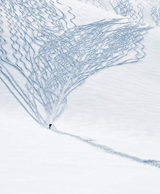 西方人,一个人,竖图,室外,白天,正面,旅游,度假,美景,雪,大雪,法国,欧洲,欧洲人,仅一个男性,仅一个人,覆盖,积雪,景观,雪景,冬季,冬天,娱乐,运动器械,仅一个年轻男性,自然,享受,休闲,滑雪场,健身器械,景色,放松,寒冷,滑雪板,滑雪鞋,自然风光,健身器材,滑雪装备,遮盖,法兰西共和国,首府,法兰西第五共和国,严寒,笼罩,笼盖,格勒诺布尔,伊泽尔省,男人,男性,年轻男性,白种人,彩图,全身,运动器材