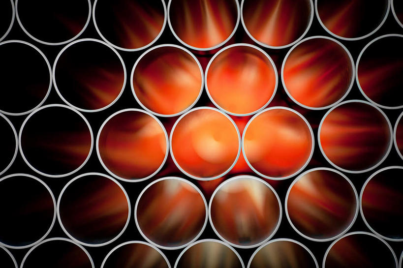 无人,横图,室内,特写,白天,正面,热情,静物,火,一堆,许多,堆叠,堆积,光线,光泽,材料,火焰,光芒,燃烧,管道,堆,空心,光辉,毫光,PVC管,质料,聚氯乙烯,彩图