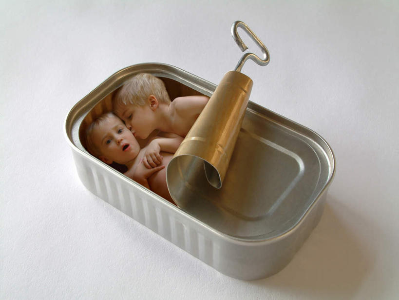 西方人,婴儿,儿童,两个人,兄弟,躺,摸,吻,双手交叉,横图,俯视,室内,白天,纯洁,金属制品,欧洲,欧洲人,抚摸,灰色背景,惊讶,金属,扭头,注视,一个,小孩,容器,观察,看,张嘴,转头,可爱,摄影,活泼,影棚,单个,观看,储藏,铁盒,惊奇,察看,双手抱胸,储存,关注,宝宝,张大嘴巴,纯真,烂漫,无邪,卧着,伶俐,天真,白种人,孩子,张开嘴,触摸,接触,亲,亲吻,躺着,卧,彩图,高角度拍摄,全身,影棚拍摄,拍摄,贮存