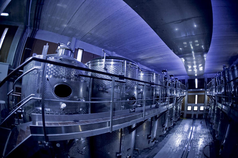 无人,工厂,高楼大厦,栏杆,横图,室内,白天,正面,度假,美景,城市风光,标志建筑,城市,大厦,地标,建筑,摩天大楼,照明,扶手,铁桶,桶,屋顶,景观,通道,灯光,顶棚,娱乐,建设,护栏,顶灯,灯,容器,灯具,享受,休闲,景色,放松,生产,储藏,照亮,照明设备,储存,彩图,大楼,高层建筑,高楼,工地,摩天楼,制造厂,贮存