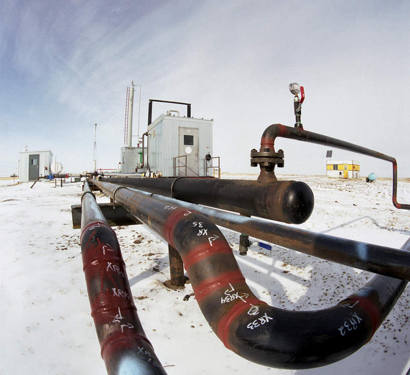 无人,工厂,横图,室外,白天,正面,雪,大雪,积雪,雪景,云,云朵,冬季,冬天,云彩,管道,蓝色,白云,蓝天,天空,天,冷,晴朗,煤气,晴空,彩图,涂鸦,工地,制造厂