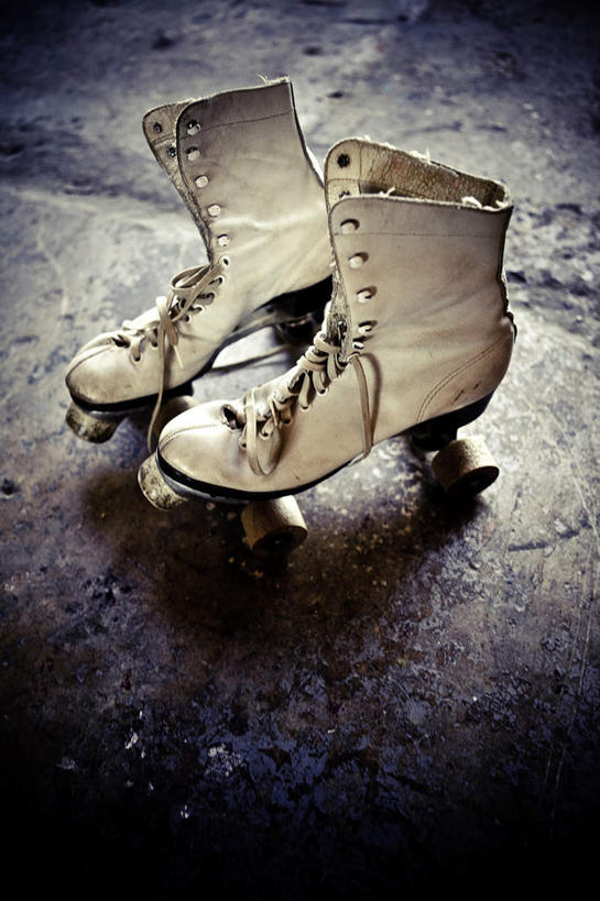 无人,竖图,俯视,室外,白天,旅游,度假,复古,光晕,美景,鞋子,一双,陈旧,景观,古典,娱乐,蓝色,自然,享受,休闲,景色,放松,放置,搁置,安排,自然风光,滑冰鞋,彩图,高角度拍摄