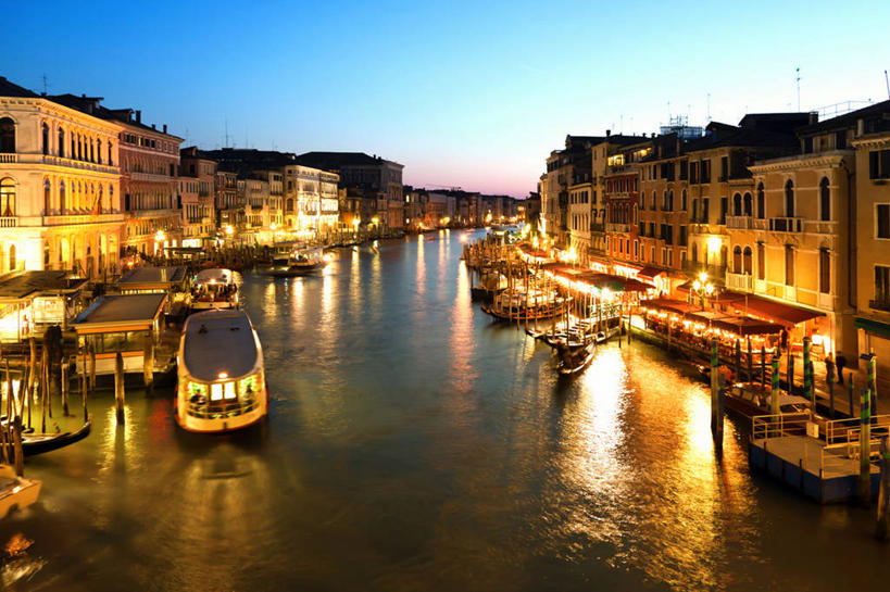 无人,家,横图,室外,白天,正面,度假,河流,美景,日落,水,城市风光,城市,船,意大利,欧洲,停靠,阴影,波纹,光线,影子,房屋,屋子,河水,景观,水流,晚霞,霞光,落日,公寓,灯光,木船,涟漪,娱乐,洋房,楼房,住宅,水纹,黄昏,交通工具,波浪,享受,休闲,景色,彩霞,放松,舟,南欧,停泊,载具,贡多拉,意大利共和国,水晕,威内托,威内托大区,夕照,薄暮,公朵拉,夕阳,彩图,傍晚,房子,斜阳