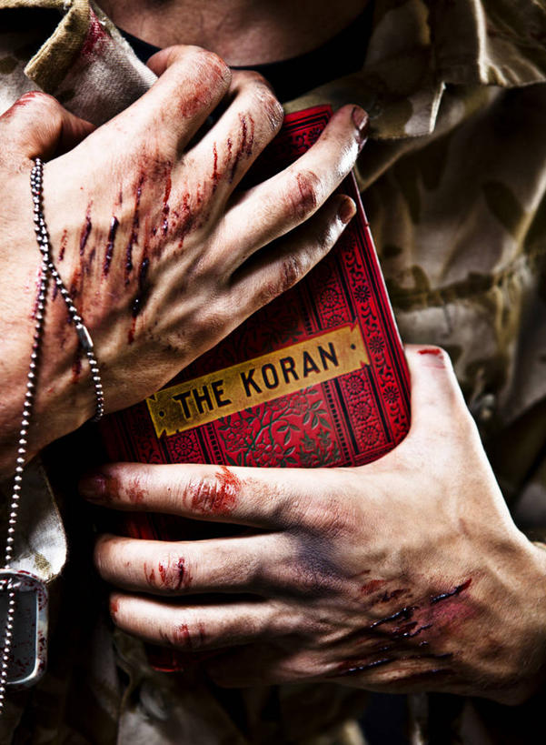 西方人,手,一个人,站,竖图,室内,特写,白天,正面,制服,书籍,欧洲,欧洲人,双手,仅一个男性,仅一个人,握,黑色背景,节日,凌乱,拿,拿着,文化,仅一个年轻男性,衣服,书本,祈祷,站着,健康,手部,握着,许愿,摄影,宗教,肮脏,信仰,影棚,纪念,军人,祈求,混乱,军装,伊斯兰教,迷彩服,军服,经书,古兰经,邋遢,纷乱,缭乱,庞杂,龌龊,污秽,伪装服,野战服,作战服,平安,男人,男性,年轻男性,白种人,书,图书,站立,半身,彩图,影棚拍摄,拍摄