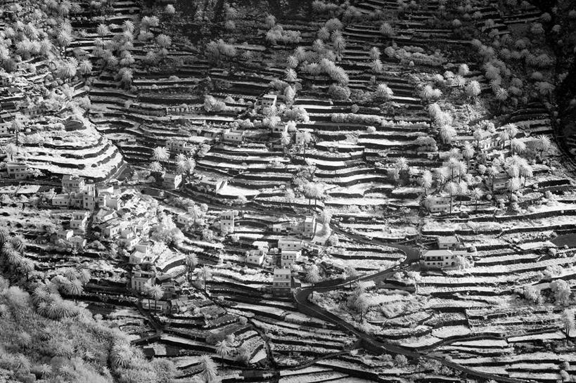 无人,家,木屋,横图,俯视,室外,白天,旅游,度假,石头,美景,峡谷,西班牙,欧洲,阴影,光线,纹路,石子,纹理,影子,景观,山谷,娱乐,住宅,阳光,自然,享受,休闲,景色,放松,加纳利群岛,岩层,南欧,自然风光,加那利群岛,肌理,西班牙王国,戈梅拉岛,石块,岩石,彩图,高角度拍摄,茅舍,茅屋,棚屋,小木屋,小屋