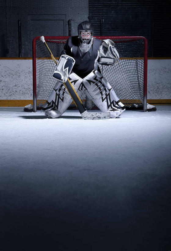 西方人,一个人,运动员,体育馆,运动场,站,竖图,室内,白天,正面,运动服,曲棍球,帽子,欧洲,欧洲人,仅一个年轻女性,仅一个女性,仅一个人,握,服装,球门,头盔,冰球,冰上曲棍球,拿,拿着,注视,运动器械,体育场,衣服,安全帽,观察,看,站着,健身器械,握着,服饰,观看,张开双腿,察看,衣着,穿着,关注,健身器材,运动馆,衣饰,班迪球,展开双腿,曲棍球运动,年轻女性,女人,女性,白种人,体育运动员,运动选手,站立,彩图,全身,运动器材,伸展双腿,运动装