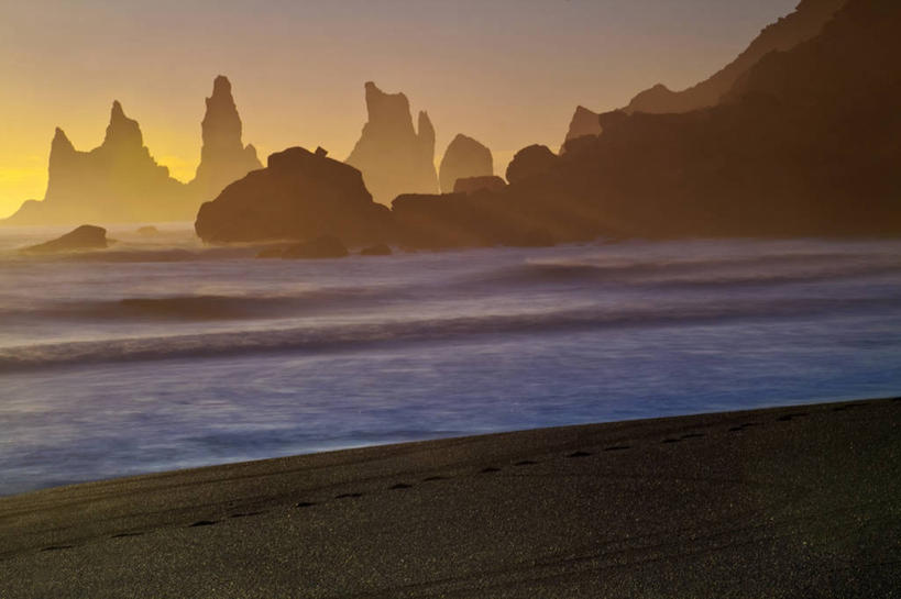 无人,横图,室外,白天,正面,旅游,度假,海浪,海洋,美景,日落,沙滩,山,山脉,欧洲,冰岛,沙子,海岸,景观,浪花,山峰,晚霞,霞光,落日,沙地,山峦,背光,娱乐,自然,海水,黄昏,群山,享受,休闲,景色,彩霞,放松,自然风光,北欧,逆光,海景,冰岛共和国,夕照,薄暮,维克,维克镇,大海,风浪,海,海水的波动,海滩,近岸浪,涌浪,夕阳,彩图,傍晚,斜阳