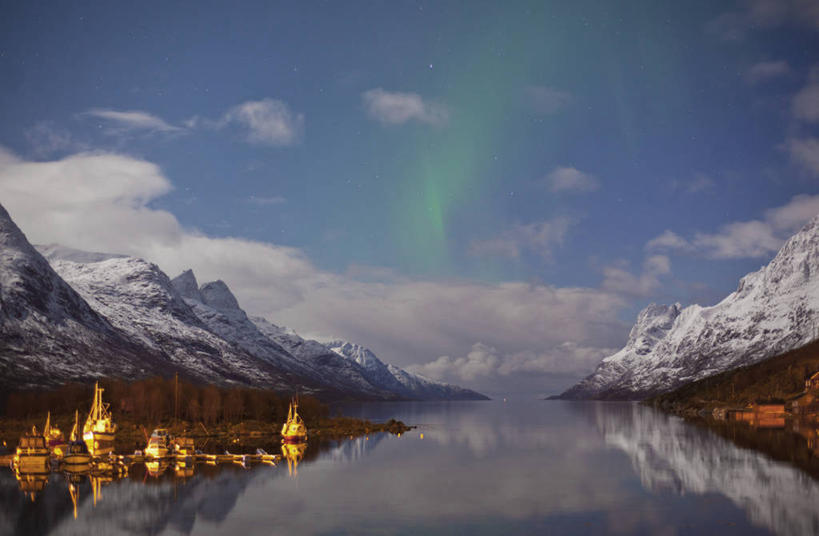 无人,家,横图,室外,白天,正面,旅游,度假,神秘,海浪,海洋,极光,美景,山,雪,雪山,大雪,挪威,欧洲,阴影,光线,影子,房屋,屋子,冰,积雪,景观,浪花,山峰,雪景,云,云朵,冬季,冬天,灯光,山峦,辉煌,浪漫,美丽,云彩,娱乐,楼房,住宅,白云,自然,海水,享受,休闲,灿烂,景色,放松,寒冷,气象,华丽,冰冷,斯堪的纳维亚,美好,自然风光,北欧,斯堪的那维亚,斯堪的那维亚半岛,斯堪的纳维亚半岛,神奇,海景,特罗姆瑟,严寒,绚烂,冰凉,酷寒,凛冽,凛凛,极冷,光耀,挪威王国,特隆姆瑟,极光带,极光弧,极光幔,极光芒,极光片,北极之门,大海,风浪,海,海水的波动,近岸浪,涌浪,彩图,房子