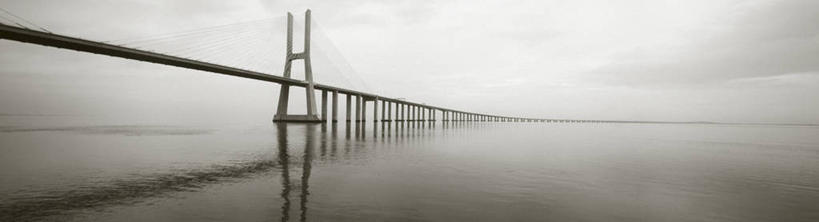 无人,横图,全景,黑白,室外,白天,正面,旅游,度假,海浪,海洋,标志建筑,地标,建筑,葡萄牙,欧洲,阴影,光线,影子,浪花,水平线,云,云朵,辽阔,海平线,首都,云彩,娱乐,建设,里斯本,蓝色,白云,蓝天,天空,阳光,海水,天,享受,休闲,广阔,旅游胜地,放松,晴朗,一望无际,南欧,海景,葡萄牙共和国,无边无际,一马平川,瓦斯科.达伽马大桥,大海,风浪,海,海水的波动,近岸浪,涌浪,晴空,水天相接,水天一线