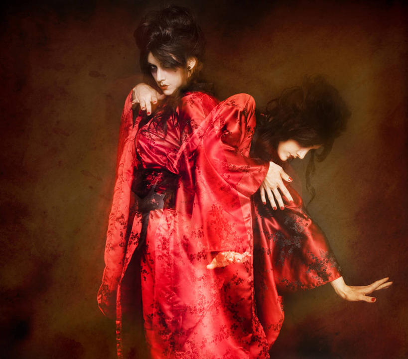 东方人,两个人,伙伴,朋友,站,横图,室内,白天,正面,民族服装,跳舞,友谊,亚洲,弯腰,和服,扭头,注视,黄种人,低头,观察,看,站着,转头,摄影,服饰,影棚,褐色背景,观看,察看,关注,舞姿,艺妓,吴服,唐草,唐花,唐锦,弯身,艺伎,芸妓,芸者,友情,年轻女性,女人,女性,亚洲人,站立,半身,彩图,影棚拍摄,传统服装,民俗服,拍摄,舞蹈