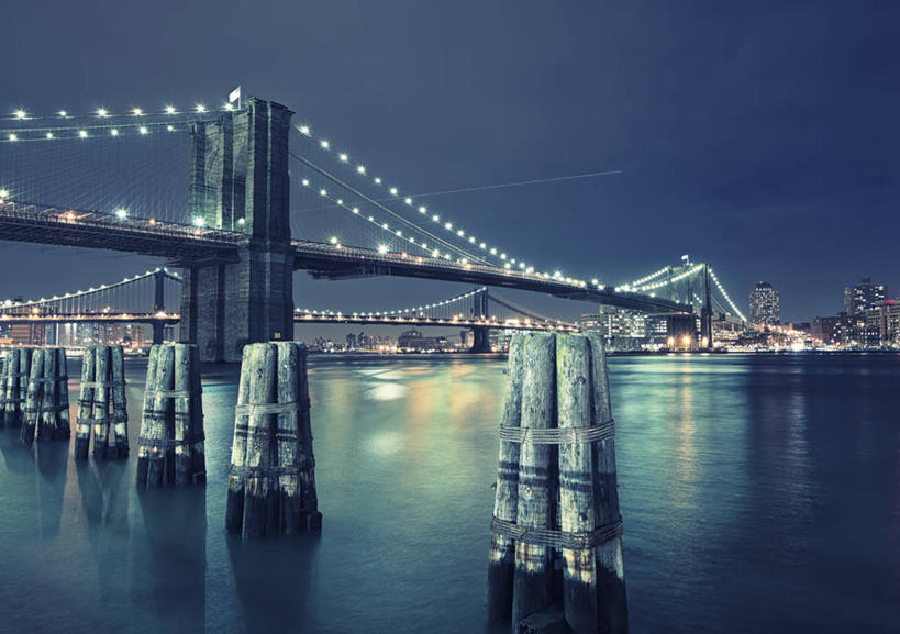 无人,高楼大厦,横图,室外,夜晚,正面,旅游,度假,安全,河流,水,标志建筑,城市,大桥,大厦,地标,建筑,摩天大楼,桥梁,夜景,纽约,美国,阴影,光线,影子,河水,水流,布鲁克林大桥,桥,灯光,曼哈顿,防护,娱乐,建设,倒影,享受,休闲,钢索,旅游胜地,放松,吊桥,人行桥,保护,悬索桥,倒映,北美,北美洲,美洲,保险,吊杆,防波堤,纽约州,布鲁克林桥,帝国之州,帝国州,北亚美利加洲,亚美利加洲,保全,周全,安稳,安定,石桥墩,反照,锚锭,悬索,平安,彩图,大楼,高层建筑,高楼,摩天楼,破浪堤,美利坚合众国,曼哈顿岛