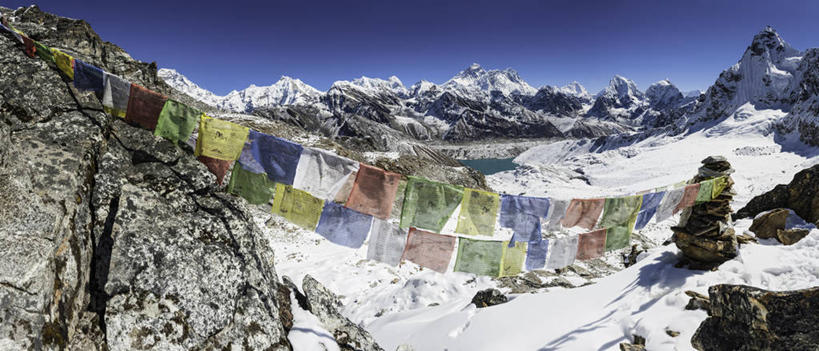 无人,公园,横图,室外,白天,正面,旅游,度假,美景,山,雪,雪山,大雪,旗帜,珠峰,尼泊尔,中国,亚洲,许多,阴影,光线,影子,冰,积雪,景观,山峰,雪景,冬季,冬天,山峦,很多,娱乐,旗子,排列,黄色,红色,蓝色,绿色,蓝天,天空,阳光,自然,天,享受,休闲,景色,放松,寒冷,晴朗,冰冷,国家公园,队列,自然风光,南亚,东亚,万里无云,尼泊尔王国,中华人民共和国,珠穆朗玛峰,严寒,冰凉,酷寒,凛冽,凛凛,极冷,旌旗,旗号,圣母峰,珠穆朗玛,珠穆朗玛峰国家公园,萨加玛塔峰,晴空,晴空万里,彩图