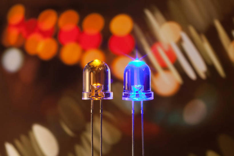 无人,横图,室内,特写,白天,正面,节能,照明,环保,朦胧,模糊,灯泡,灯,两个,蓝色,灯具,橙色,能源,电子元件,照亮,半导体,二极管,低碳,照明工具,发光二极管,彩图,LED球泡灯,球泡灯