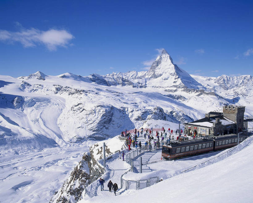 无人,家,横图,俯视,室外,白天,旅游,度假,美景,山,雪,雪山,大雪,车站,瑞士,欧洲,阿尔卑斯山,阴影,光线,影子,房屋,屋子,冰,积雪,景观,山峰,雪景,云,云朵,冬季,冬天,站台,山峦,云彩,娱乐,楼房,月台,住宅,蓝色,白云,蓝天,天空,阳光,自然,天,享受,休闲,景色,放松,寒冷,晴朗,冰冷,自然风光,中欧,严寒,瑞士联邦,冰凉,酷寒,凛冽,凛凛,极冷,冰川之城,采尔马特,策尔马特,马特洪峰,晴空,彩图,高角度拍摄,房子,马特峰