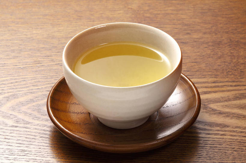 无人,横图,俯视,室内,特写,白天,幸福,茶,桌面,桌子,杯子,餐具,木制,碟子,盘,绿茶,抹茶,茶叶,一杯,娱乐,盘子,木制品,水杯,碟,享受,休闲,温馨,放松,乐趣,提神,舒适,醒脑,茶杯,彩图,高角度拍摄,不发酵茶,苦茗