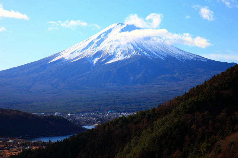 无人,横图,室外,白天,正面,旅游,度假,火山,河流,美景,山,树林,水,雪,雪山,植物,大雪,富士山,日本,亚洲,阴影,光线,影子,冰,河水,积雪,景观,山峰,水流,雪景,云,云朵,冬季,冬天,山峦,云彩,娱乐,树,树木,蓝色,绿色,白云,蓝天,天空,阳光,自然,天,享受,休闲,景色,放松,寒冷,生长,晴朗,成长,冰冷,自然风光,东亚,本州,本州岛,日本国,中部地方,山梨,山梨县,严寒,冰凉,酷寒,凛冽,凛凛,极冷,活火山,晴空,彩图,南都留郡,富士河口湖町