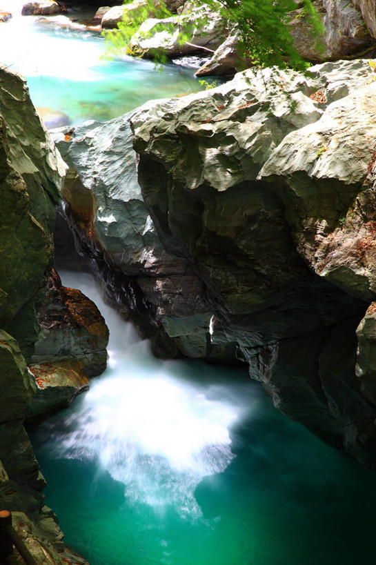 无人,竖图,俯视,室外,白天,旅游,度假,草地,草坪,河流,礁石,石头,美景,水,植物,日本,亚洲,阴影,光线,石子,影子,河水,景观,水流,娱乐,草,绿色,小溪,阳光,自然,溪水,享受,休闲,景色,放松,自然风光,东亚,德岛县,日本国,四国地方,四国,四国岛,徳岛,礁,石块,岩石,彩图,高角度拍摄