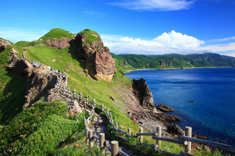 无人,横图,室外,白天,正面,旅游,度假,草地,草坪,海浪,海洋,美景,沙滩,山,山脉,植物,北海道,日本,亚洲,阴影,光线,沙子,影子,海岸,景观,浪花,山峰,云,云朵,沙地,山峦,云彩,娱乐,草,蓝色,绿色,白云,蓝天,天空,阳光,自然,海水,群山,天,享受,休闲,景色,放松,晴朗,自然风光,海景,东亚,日本国,北海道地方,北海道岛,大海,风浪,海,海水的波动,海滩,近岸浪,涌浪,晴空,彩图,后志支厅,后志综合振兴局,积丹,积丹半岛,道央