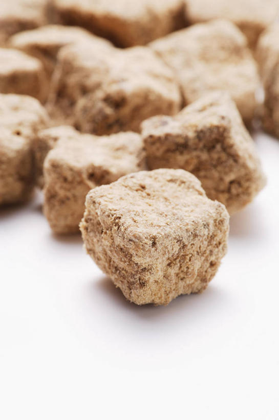 无人,竖图,俯视,室内,特写,白天,白色背景,一堆,许多,阴影,堆叠,堆积,朦胧,模糊,反射,图形,影子,糖,很多,几何,立方体,正方体,保健,摄影,影棚,堆,数学,红糖,止痛,补血,化淤,健脾,暖胃,益气,彩图,高角度拍摄,影棚拍摄,拍摄,几何图形,立体几何,立体图形,正六面体,活血