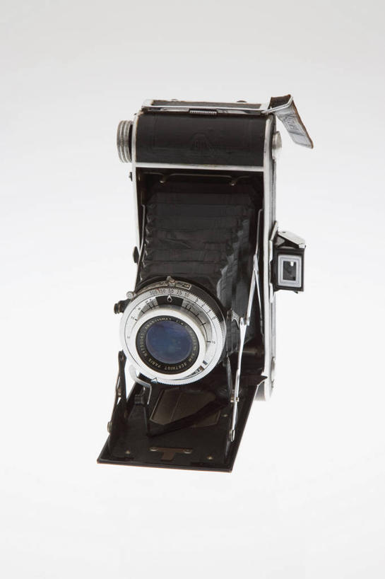 无人,竖图,室内,特写,白天,白色背景,正面,静物,相机,一个,拍照,摄影,影棚,单个,照相机,彩图,影棚拍摄,拍摄,照相,传统相机,胶片相机