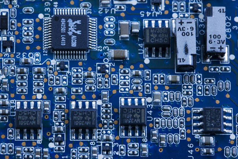 无人,横图,俯视,室内,特写,白天,科技,静物,金属制品,阴影,反射,科学,纹路,金属,纹理,影子,庞大,芯片,复杂,电脑芯片,运算,储存,集成电路,肌理,繁杂,彩图,高角度拍摄