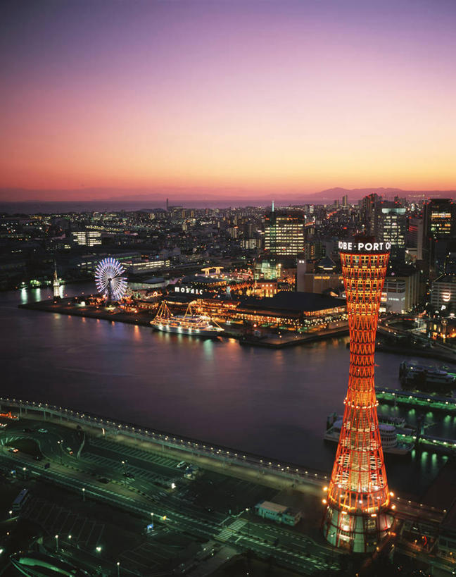 无人,高楼大厦,竖图,室外,白天,正面,度假,游戏,河流,美景,日落,水,城市风光,城市,大厦,建筑,轮船,摩天大楼,船,日本,亚洲,阴影,光线,影子,河水,景观,水流,晚霞,霞光,落日,建筑群,摩天轮,灯光,玩,娱乐,建设,黄昏,交通工具,享受,休闲,景色,彩霞,放松,游乐设施,活动,发泄,消遣,智力,载具,东亚,观光塔,本州,费里斯大转轮,本州岛,日本国,近畿地方,近畿,兵库,兵库县,宣泄,神户,神户港,神户港口塔,神户市,神戸,县厅,神戸市,游艺设施,夕照,薄暮,夕阳,玩耍,嬉戏,彩图,傍晚,大楼,高层建筑,高楼,摩天楼,神户港塔,斜阳