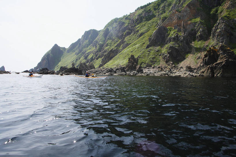 皮划艇,无人,横图,室外,白天,正面,旅游,度假,海浪,海洋,美景,山,山脉,树林,植物,船,北海道,日本,亚洲,一艘,景观,浪花,山峰,云,云朵,山峦,云彩,娱乐,树,树木,蓝色,绿色,白云,蓝天,天空,自然,海水,交通工具,群山,天,享受,休闲,景色,放松,生长,晴朗,成长,自然风光,载具,海景,东亚,日本国,北海道地方,北海道岛,知床半岛,大海,风浪,海,海水的波动,近岸浪,涌浪,晴空,彩图