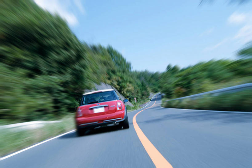 无人,栏杆,横图,室外,白天,正面,旅游,度假,美景,山,山脉,植物,道路,路,公路,汽车,日本,亚洲,一辆,阴影,枯萎,光线,影子,景观,山峰,云,云朵,围栏,分界线,枯草,停车线,交通,山峦,云彩,娱乐,护栏,车,草,黄色,蓝色,白云,蓝天,天空,阳光,自然,交通工具,轿车,群山,天,享受,休闲,景色,放松,晴朗,车行道,车行道分界线,自然风光,载具,标线,东亚,车行线,本州,本州岛,日本国,中国地方,鸟取,鸟取县,晴空,马路,彩图,大山町,西伯郡