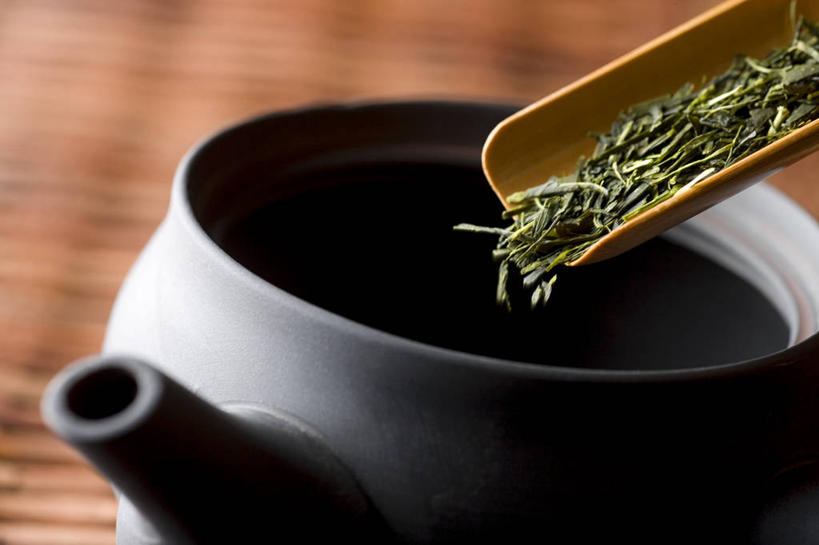 无人,横图,俯视,室内,特写,白天,幸福,餐桌,茶,桌子,阴影,朦胧,模糊,反射,壶,影子,勺子,绿茶,茶叶,茶勺,娱乐,水壶,一个,茶壶,容器,享受,休闲,温馨,放松,乐趣,单个,餐台,提神,舒适,下降,醒脑,降落,降低,下跌,下落,彩图,高角度拍摄,不发酵茶,苦茗