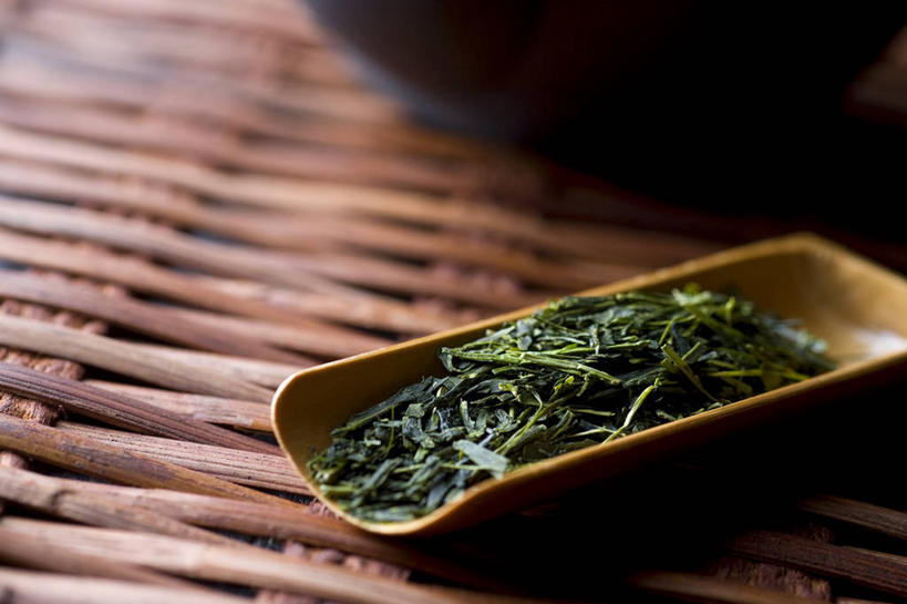 无人,横图,俯视,室内,特写,白天,幸福,餐桌,茶,桌子,阴影,朦胧,模糊,反射,壶,影子,勺子,绿茶,茶叶,茶勺,娱乐,水壶,一个,茶壶,容器,享受,休闲,温馨,放松,乐趣,单个,餐台,提神,舒适,醒脑,彩图,高角度拍摄,不发酵茶,苦茗