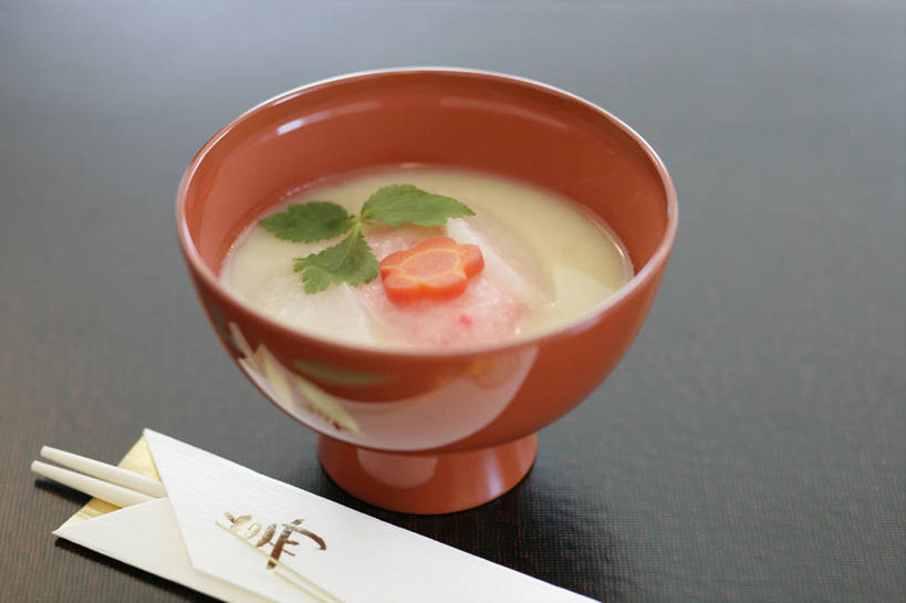 无人,横图,俯视,室内,特写,白天,烹饪,筷子,蔬菜,餐具,叶子,一双,阴影,黑色背景,新鲜,反射,影子,陶瓷,日本料理,料理,食品,绿叶,陶瓷制品,文化,传统,菜肴,美食,食物,一个,方便筷,容器,碗,日式料理,日式,嫩叶,摄影,佳肴,有机食品,绿色食品,影棚,单个,储藏,礼节,储存,礼仪,卫生筷,一次性筷子,叶,叶片,进餐用具,彩图,高角度拍摄,影棚拍摄,拍摄,贮存