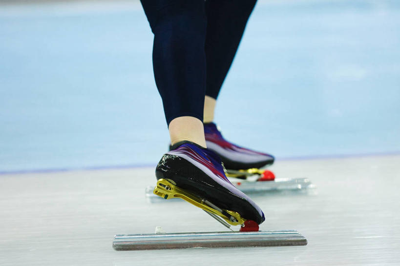 西方人,一个人,运动员,体育馆,运动场,横图,室内,白天,运动服,欧洲,欧洲人,仅一个男性,仅一个人,服装,朦胧,模糊,冰,旱冰鞋,溜冰鞋,速滑,体育场,仅一个年轻男性,背面,衣服,浮冰,寒冷,服饰,张开双腿,冰冷,衣着,穿着,滑冰鞋,溜冰场,运动馆,严寒,冰凉,酷寒,凛冽,凛凛,极冷,流冰,浮冰块,衣饰,展开双腿,速度滑冰,溜冰,男人,男性,年轻男性,白种人,体育运动员,运动选手,半身,彩图,冰刀鞋,伸展双腿,运动装