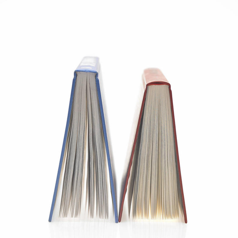 无人,竖图,室内,特写,白天,白色背景,正面,静物,书籍,书本,摄影,影棚,两本,书,图书,彩图,影棚拍摄,拍摄