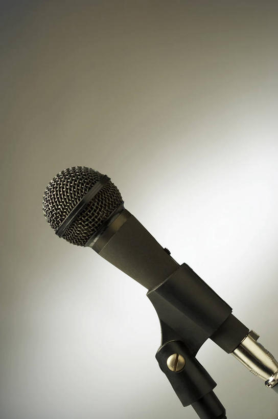 无人,竖图,室内,特写,白天,正面,静物,灰色背景,支架,架子,一个,黑色,话筒,摄影,影棚,单个,支撑,麦克风,扩音器,话筒架,传声器,微音器,彩图,影棚拍摄,拍摄,麦克风架