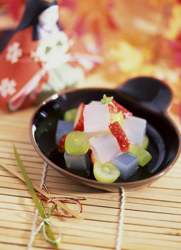 无人,竖图,俯视,室内,特写,白天,游戏,餐桌,桌子,餐具,玩具,节日,朦胧,模糊,庆祝,日本文化,碟子,盘,人偶,食品,糖,糖果,甜点,甜品,软糖,玩,文化,娱乐,食物,一个,盘子,碟,甜食,庆典,休闲,益智,单个,餐台,活动,纪念,发泄,消遣,智力,宣泄,女儿节,玩耍,嬉戏,彩图,高角度拍摄,雏祭,上巳,雏人偶