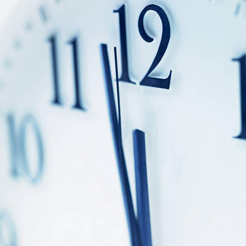 无人,竖图,室内,特写,白天,正面,静物,时间,标志,时钟,数字,文字,字符,指针,计时,标识,挂钟,钟表,表,时针,阿拉伯数字,分针,钟,彩图