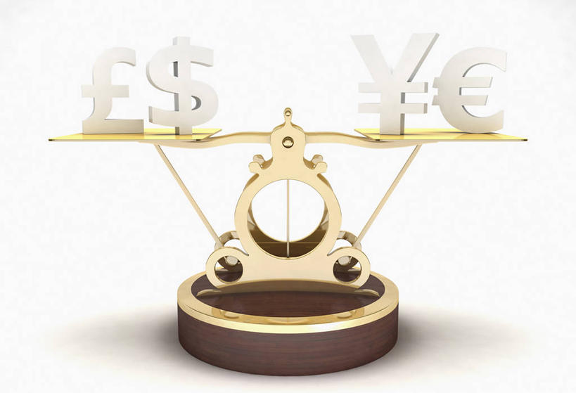 无人,横图,室内,特写,白天,白色背景,正面,钱,美元,实验,仪器,静物,天平,阴影,研究,反射,分析,化学,测试,标志,钱币,文字,影子,美金,标识,平衡,金融,摄影,影棚,经济,衡量,美圆,计量,流通,贸易,试验耗材,实验用品,货币,美元符号,现金,秤,天平称,天平秤,彩图,影棚拍摄,拍摄,欧元符号