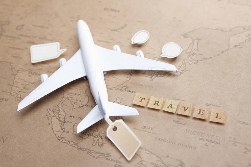 无人,横图,俯视,室内,特写,白天,道路,飞机,静物,地图,阴影,反射,信息,英文,标签,标志,文字,影子,字符,字母,交通,方向,航空,标识,交通工具,运输,一架,引导,指引,英文字母,客机,载具,彩图,高角度拍摄,导航