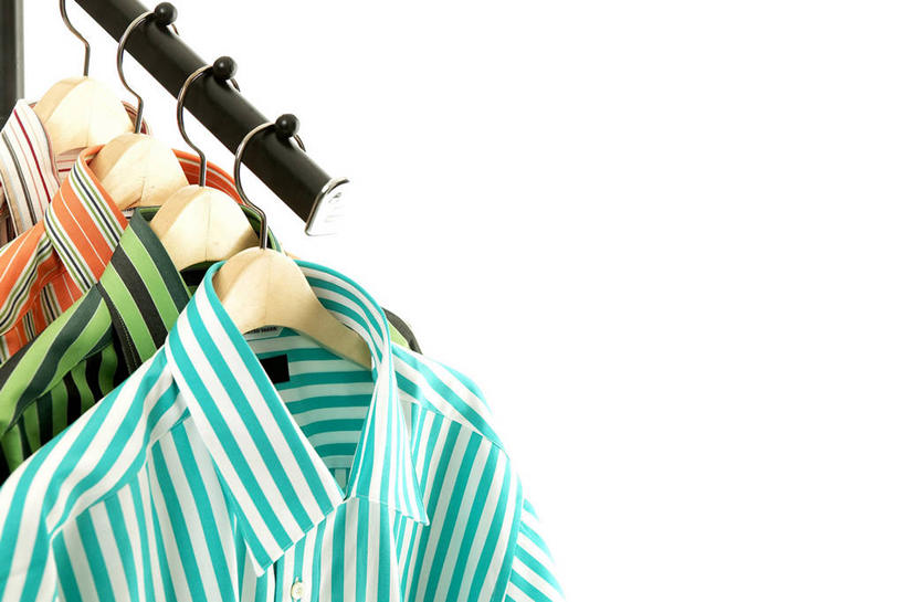 无人,横图,室内,特写,白天,白色背景,正面,衬衫,静物,衣架,吊挂,悬挂,阴影,服装,反射,影子,挂,衣服,四件,摄影,服饰,影棚,衣着,穿着,衣饰,挂衣架,晾衣架,彩图,影棚拍摄,衬衣,拍摄