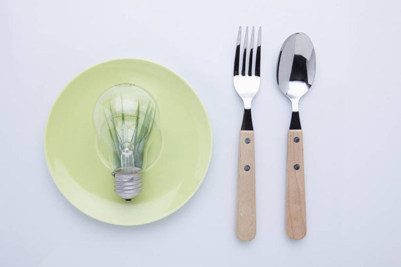 无人,横图,室内,特写,白天,白色背景,正面,静物,餐具,照明,一把,阴影,反射,叉子,灯泡,碟子,盘,影子,勺子,灯,一个,盘子,灯具,调羹,碟,汤匙,摄影,白炽灯,影棚,单个,照亮,餐叉,照明工具,白炽灯泡,进餐用具,彩图,影棚拍摄,拍摄